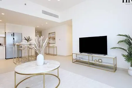 Stunning 2 Bed In Downtown Views